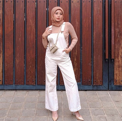 Simpel dan Menarik, Intip 3 Gaya Hijab Awkarin di Ramadhan 2021