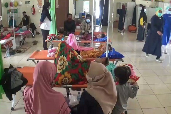 Usai Bukber Hajatan Desa, Puluhan Warga Magetan Keracunan