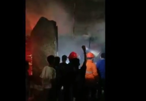 Medan Gempar, Pemuda Ini Nekat Bakar Rumah Sendiri