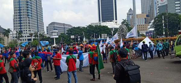 Aksi May Day, Buruh dan Mahasiswa Mulai Padati Kawasan Monas dan Patung Kuda