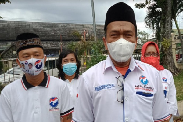 Warga Senang Dapat Takjil dan Nasi Kotak dari Perindo Jambi Jelang Buka Puasa