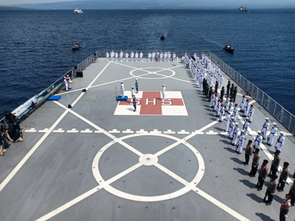 Penghormatan Terakhir, 5 KRI Kawal Tabur Bunga Mengenang KRI Nanggala-402