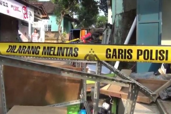 Massa Misterius Serang dan Rusak Rumah Keluarga Tersangka Pembunuhan di Batang