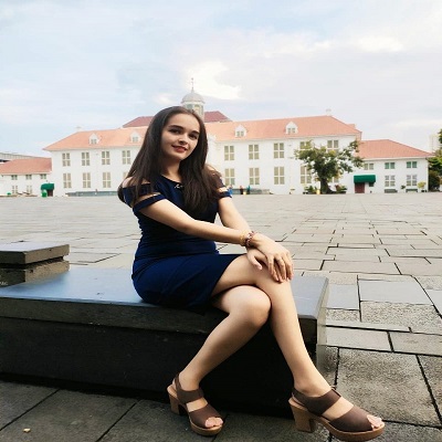 5 Pesona Wynona Riesa, Perempuan yang Dipeluk Abu Janda