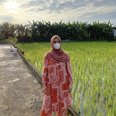 Rupa-rupa Gaya Chacha Frederica, Istri Bupati Kendal yang Dicibir usai Unggah Foto Salat Tarawih