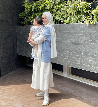 Rupa-rupa Gaya Chacha Frederica, Istri Bupati Kendal yang Dicibir usai Unggah Foto Salat Tarawih