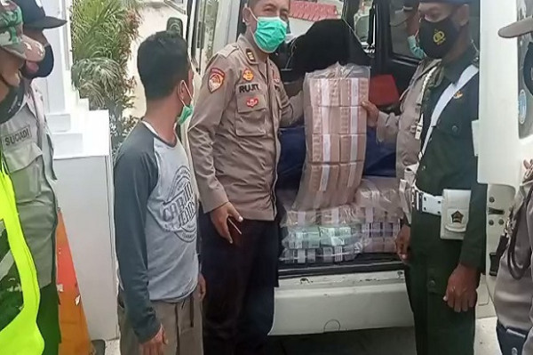 Razia Penyekatan, Polisi Dikejutkan Mobil Bawa Tumpukan Uang Rp2,1 Miliar Ini Penampakannya