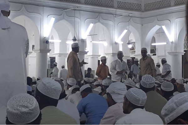 Khotaman Al-Qur'an di Masjid Bermenara Tanah Liat Tertinggi di Dunia