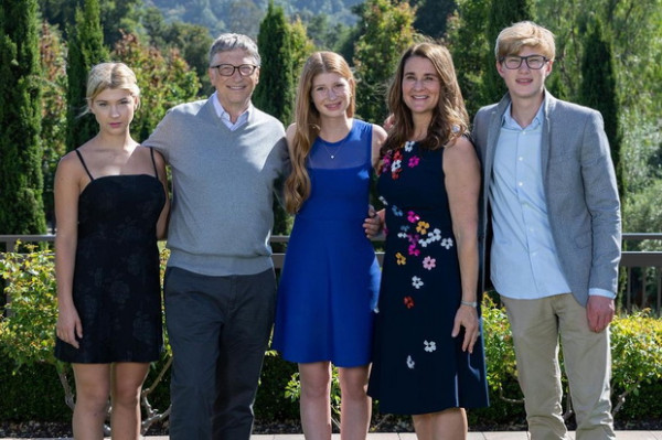 Pernikahan Kandas, Ini Lima Momen Romantis Bill Gates bersama Melinda