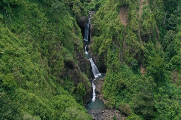Gak Kalah Keren, 3 Air Terjun Eksotis Ini Bisa Jadi Pilihan Berwisata Lebaran di Jabar