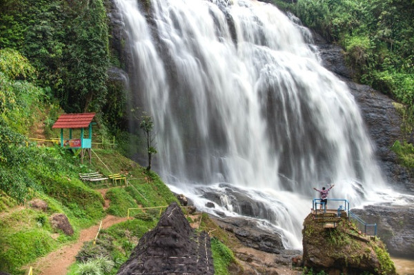 Gak Kalah Keren, 3 Air Terjun Eksotis Ini Bisa Jadi Pilihan Berwisata Lebaran di Jabar