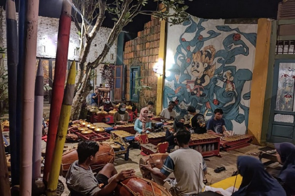 Ngabuburit Unik Ala Cartoon Village Sidareja Purbalingga