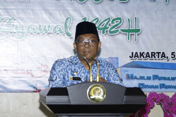 Korpri DPD RI Serahkan Bingkisan Sembako kepada Staf dan Pegawai