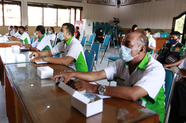 Bupati Suwirta Terima Kunjungan Satgas Covid Nasional