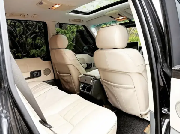 Mobil James Bond Range Rover 4.4 V8 Vogue Dilego Seharga Honda HR-V