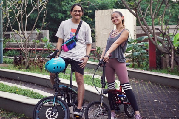 Jauh dari Isu Miring, Ini Momen-Momen Romantis Joanna Alexandra dan Raditya Oloan