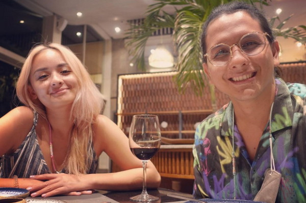 Jauh dari Isu Miring, Ini Momen-Momen Romantis Joanna Alexandra dan Raditya Oloan