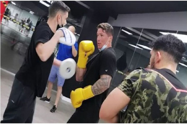 Pensiun, Fernando Torres Rajin Latihan Tinju
