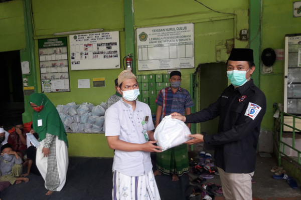 Hadrah Yayasan Nurul Qulub Sambut Kegiatan Bagi Santunan Baja Perindo