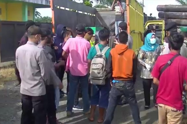 Demi Bisa Mudik, Belasan Orang di Langkat Menyelinap Dalam Bak Truk