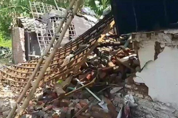 Ledakan Hebat di Minggu Pagi Gemparkan Pasuruan, 3 Rumah Porak Poranda