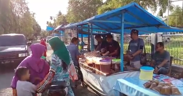 Kisah Anggota Polisi di Aceh Rela Jualan Mie Caluk Demi Bantu Orangtuanya