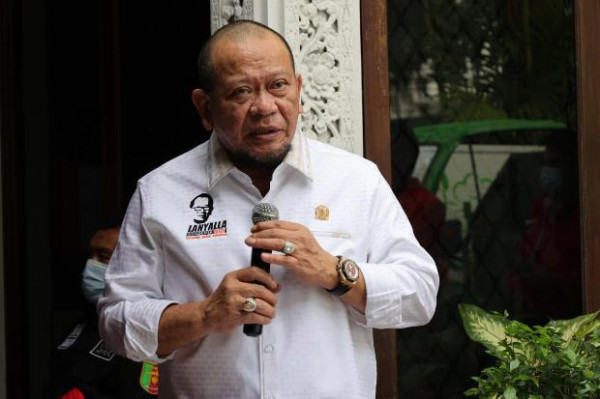 Usai Resmikan Warung KDI Nusantara, Ketua DPD RI Dapat Kejutan Ultah