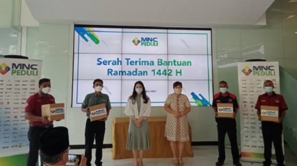MNC Peduli Salurkan Bantuan untuk Dai di Pedalaman dan Porter Stasiun KA