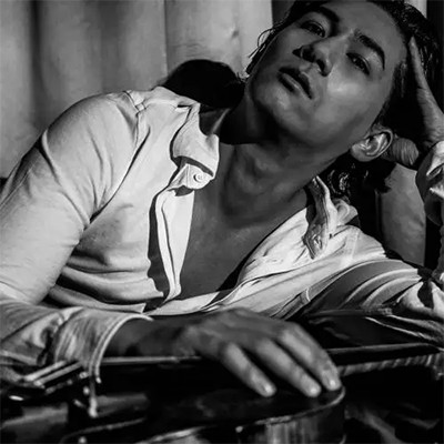 Intip Pesona Iskandar Widjaja, Pemain Biola yang Terpergok Jalan bareng Luna Maya