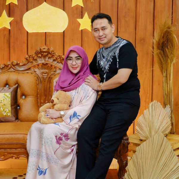 5 Gaya Glamor Yuni Sophia, Istri Bupati Nganjuk yang Ditangkap KPK