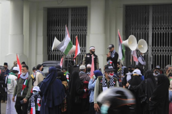 Kecam Kebrutalan Israel, Aliansi Umat Islam Jabar Demonstrasi di Gedung Merdeka