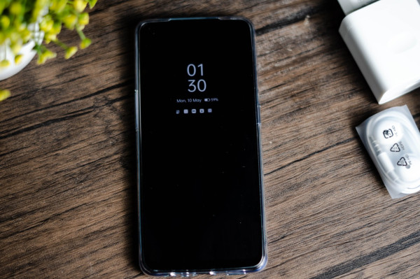 Unboxing OPPO A74, Rp3,5 Juta dengan Desain Cantik dan Fingerprint di Layar