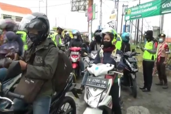 Nekat Masuk Tegal Sehari Jelang Lebaran, Ratusan Pemudik Diputar Balik