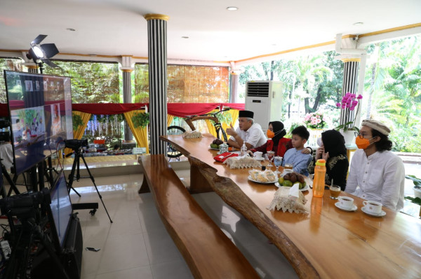 Seru, Ganjar Pranowo Menggelar Open House Virtual