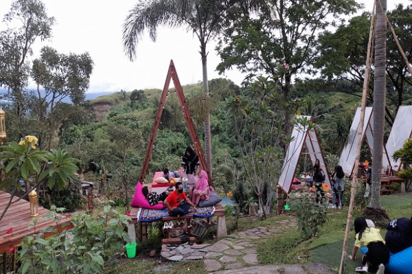 Lagi Hits di Manado, Ini Keindahan Taman Langit Picnik Cafe