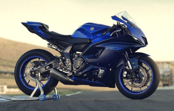 Diluncurkan Minggu Depan, Wujud Asli Yamaha R7 Sudah Beredar Duluan
