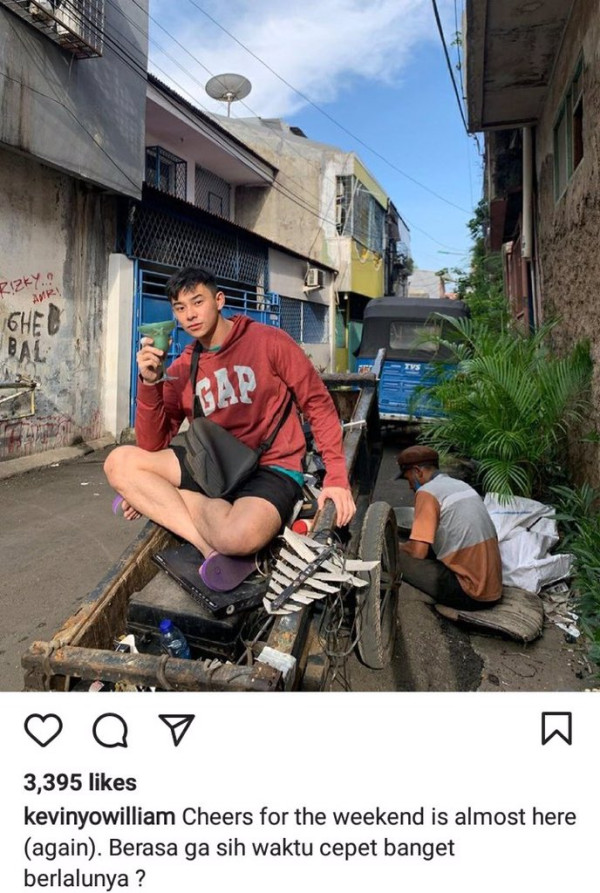 Duduk di Atas Gerobak Barang Bekas, Kevin Yohannes Dihujat Netizen