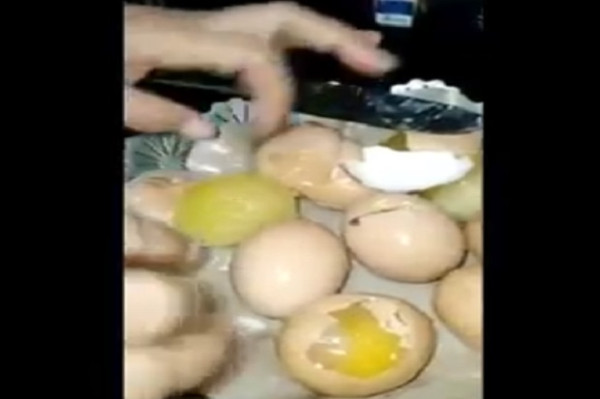 Viral Video Telur Palsu Beredar di Kediri Ini Penjelasannya