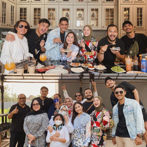 Masak Bareng Arya Saloka, Prilly Latuconsina Buat Iri Netizen