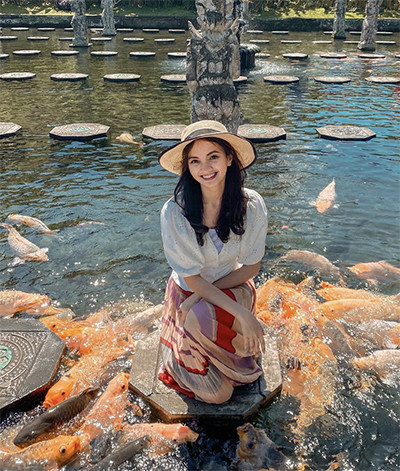 Gaya Simpel dan Kasual Sabrina Anggraini, Pacar CEO Ruangguru yang Bikin Potek Hati Netizen