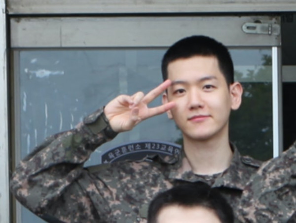 Foto Baekhyun EXO Wamil Dirilis, Gagah Banget Pakai Seragam Tentara