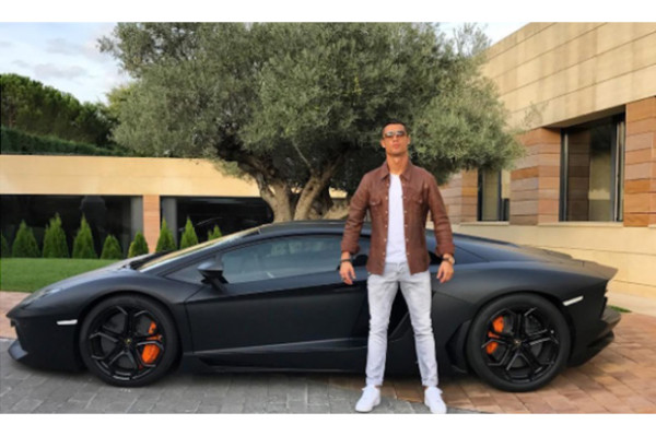 6 Mobil Mewah Menghiasi Garasi Cristiano Ronaldo, Intip Yuk!