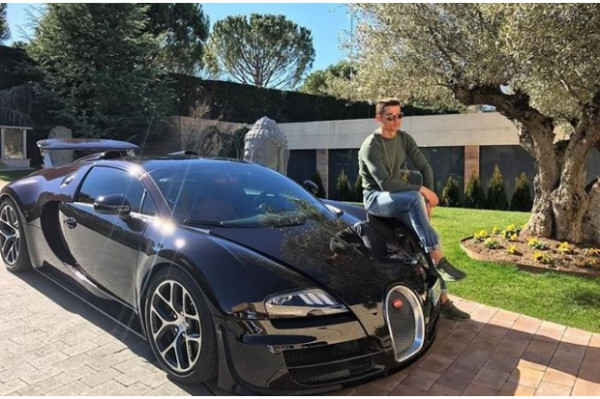 6 Mobil Mewah Menghiasi Garasi Cristiano Ronaldo, Intip Yuk!