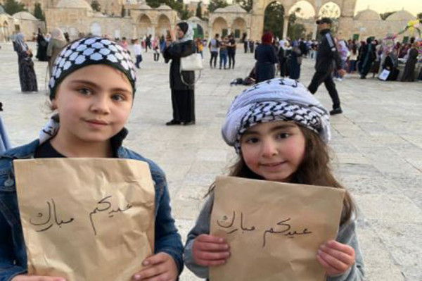 Senangnya Anak-anak Palestina Terima Bingkisan dari Askar Kauny