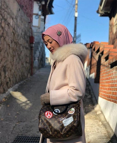 Potret Liburan Desy Ratnasari, OOTD-nya Selalu Didominasi Barang Branded