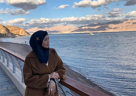 Potret Liburan Desy Ratnasari, OOTD-nya Selalu Didominasi Barang Branded