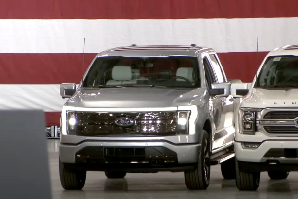 Komentar Joe Biden Naik Truk Listrik Ford F-150 Lightning: Kencang Abis!