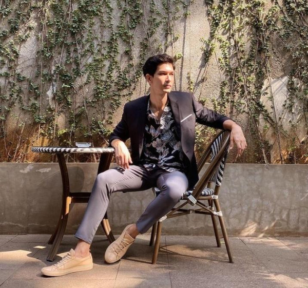 6 OOTD Dimas Beck dari Brand Fashion Ternama, Stylish Banget