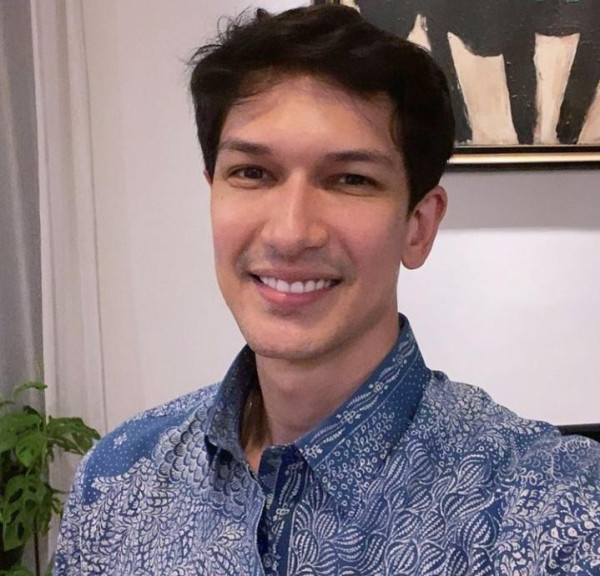 6 OOTD Dimas Beck dari Brand Fashion Ternama, Stylish Banget