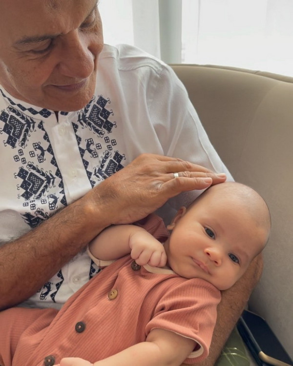 Beberapa Potret Kasih Sayang Zaskia Sungkar kepada Baby Ukkasya